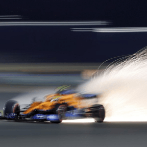 Voiture de f1 qui représenta la rapidité de livraison